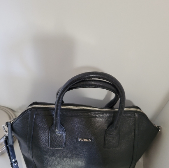Like new!Furla Black Pebbled Leather Crossbody/Shoulder Bag - Picture 6 of 13